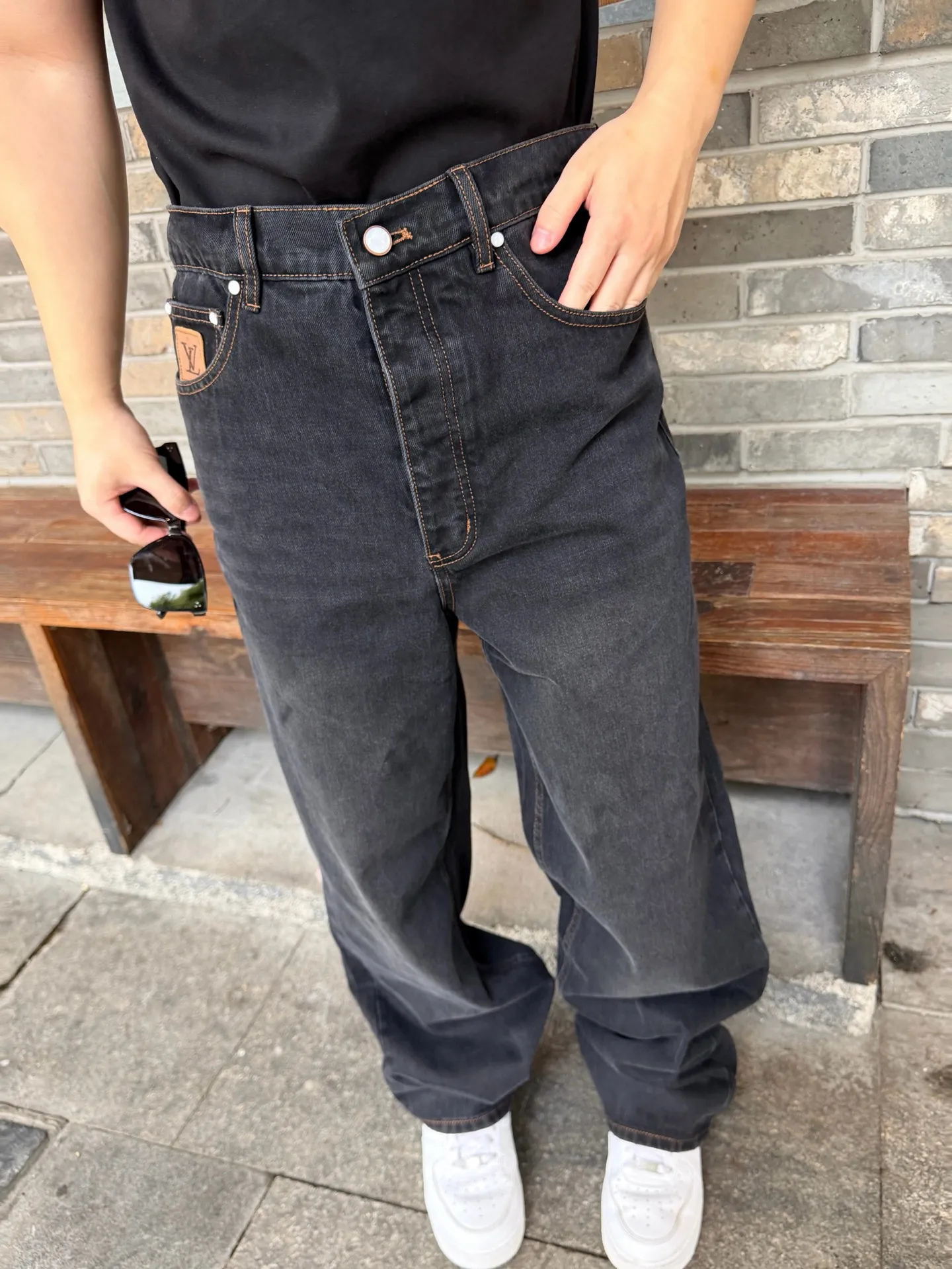 Louis Vuitton/Louis Vuitton back pocket embroidered skateboard jeans